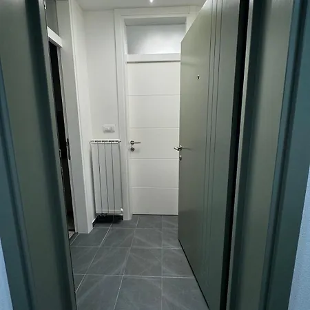 Center 5 アパート プリイェドル