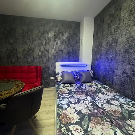 Center 5 アパート プリイェドル